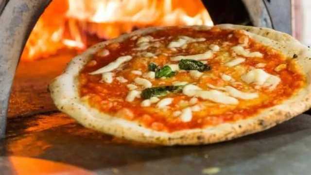 En esta pizzería solo se elaboran dos tipos de pizza. (Foto: Instagram)